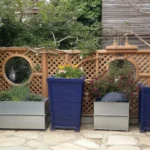 DIY outdoor privacy screen ideas for side yards in family backyards.