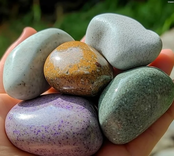 Colorful DIY treasure stones for creative home and garden decoration