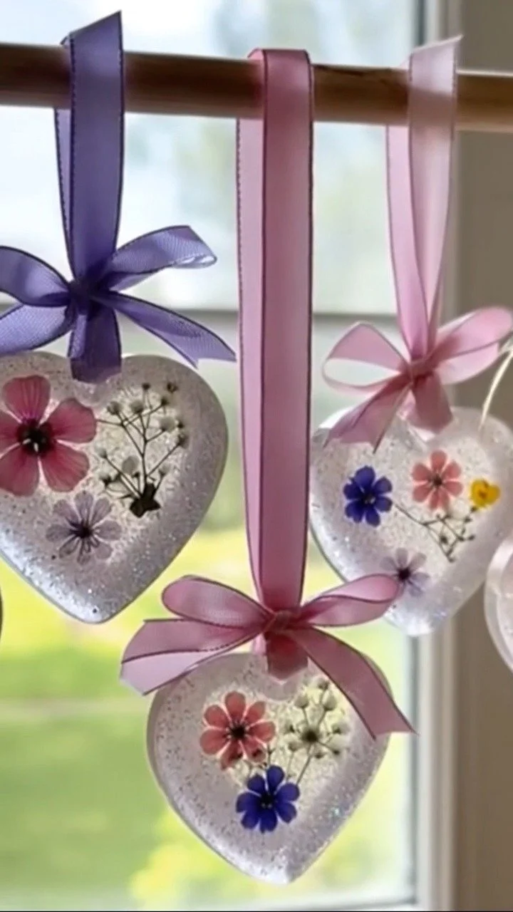 Making "glass" decor with cornstarch! 🌸 This transformation is so satisfying.