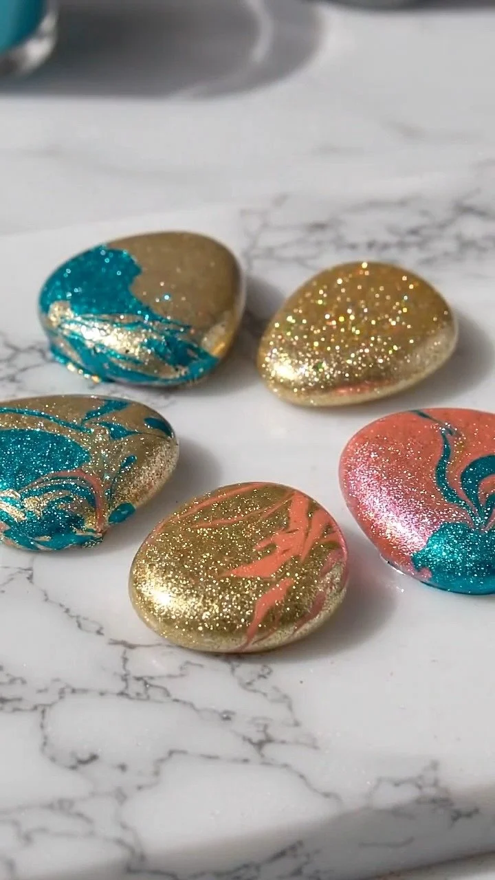 Sparkling DIY worry stones shimmer with calming colors and glossy textures ✨ A relaxing sensory craft.